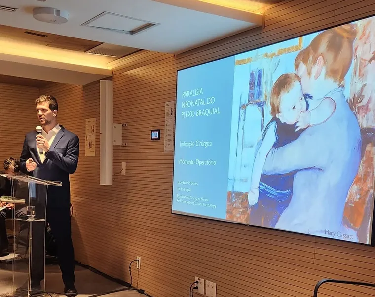 Dr. Lúcio Brandão Gomes palestrando sobre paralisia neonatal do plexo braquial